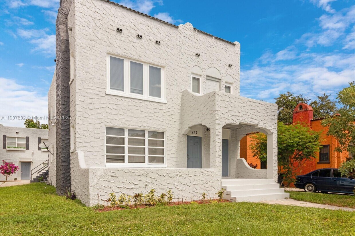 Foto principal - 327 SW 20th St