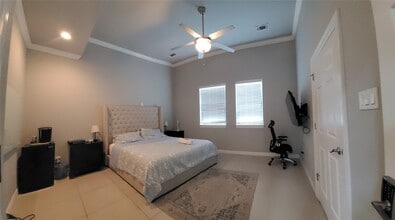 Building Photo - 1413 Holly St