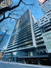 Building Photo - 330 Richmond St W