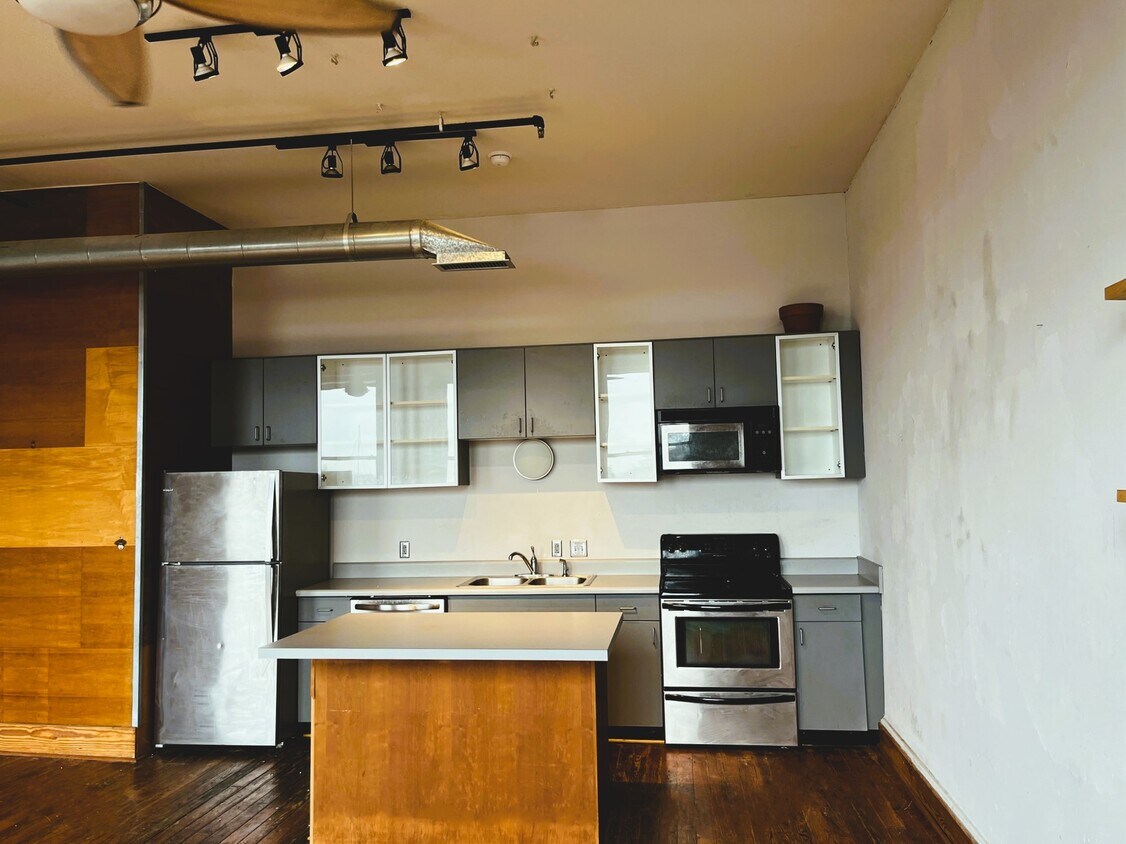 112 S Gay St Unit 301, Knoxville, TN 37902 Room for Rent in Knoxville