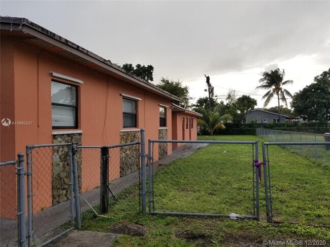 Foto del edificio - 400 NW 60th Way