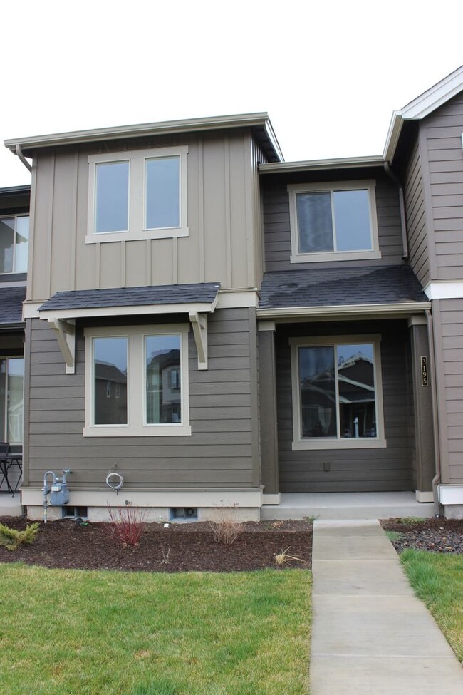 Building Photo - Pahlisch Townhome in SW Redmond