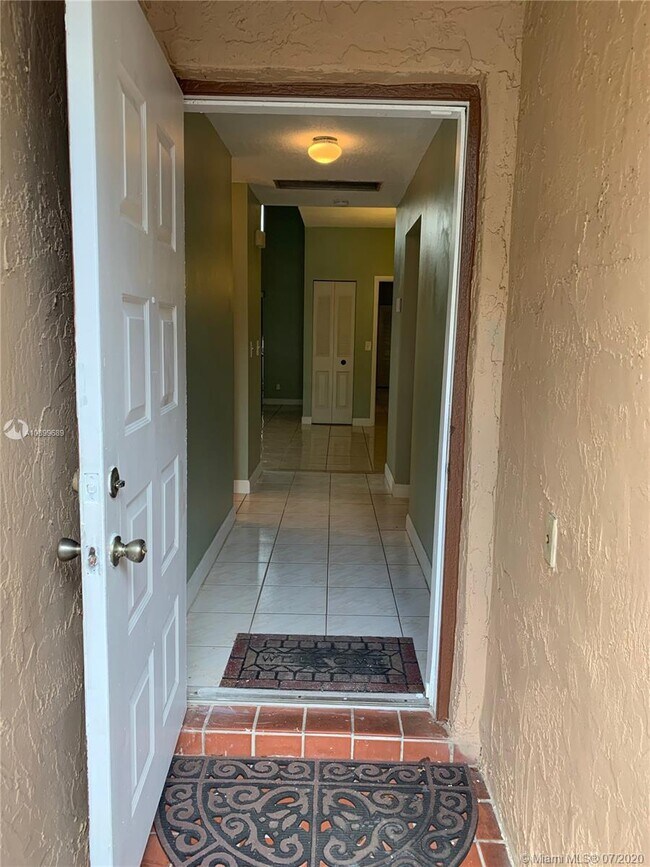 Foto del edificio - 9888 NW 14th Ct