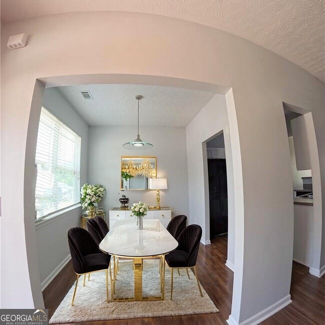 Foto del edificio - 6412 Ellenwood Dr