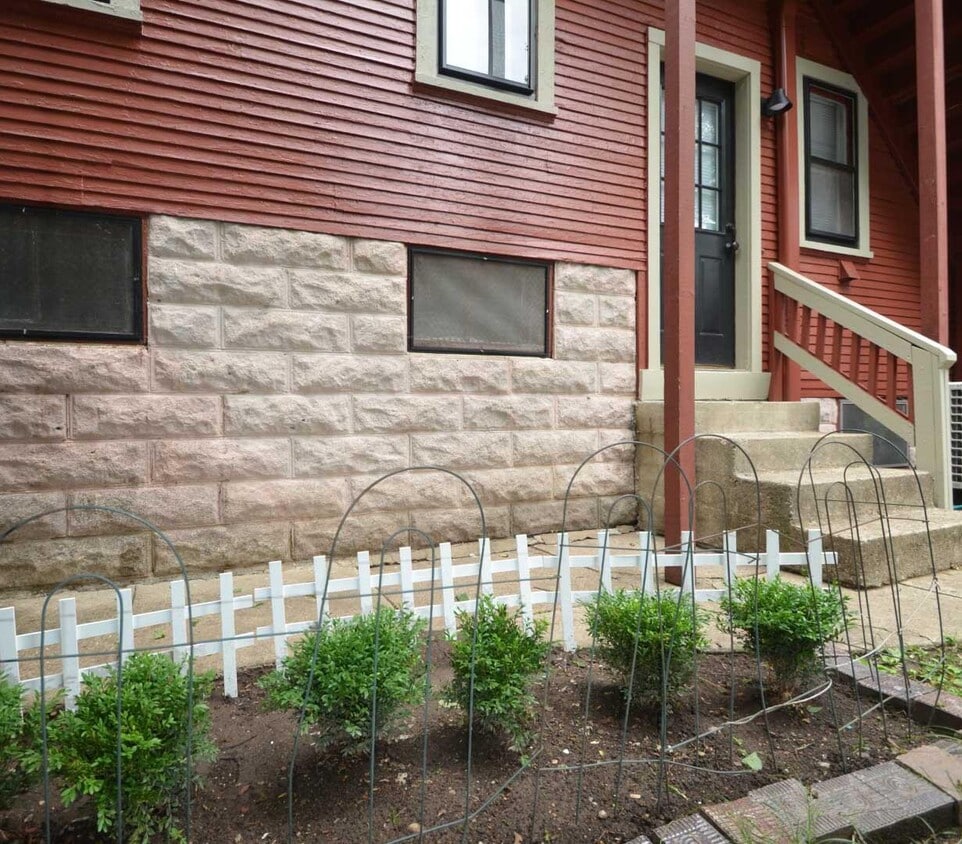 Primary Photo - 301 W 5th Ave