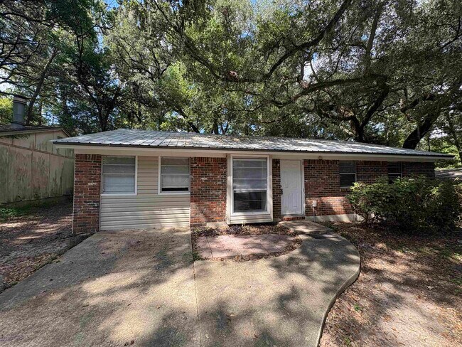 Foto del edificio - 2922 Oakwood Dr