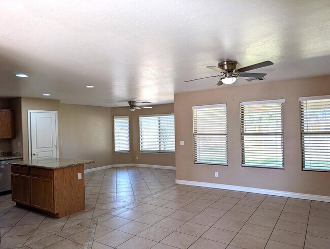 Foto del edificio - 4226 N 92nd Ln