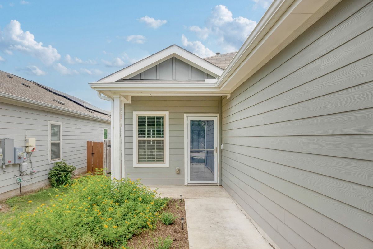 Foto principal - 7312 Tonka Ln