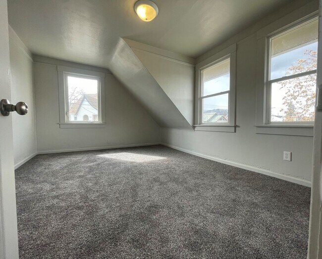 Building Photo - 321