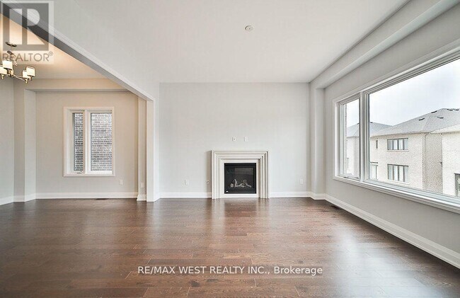 Building Photo - 14 Periwinkle Rd