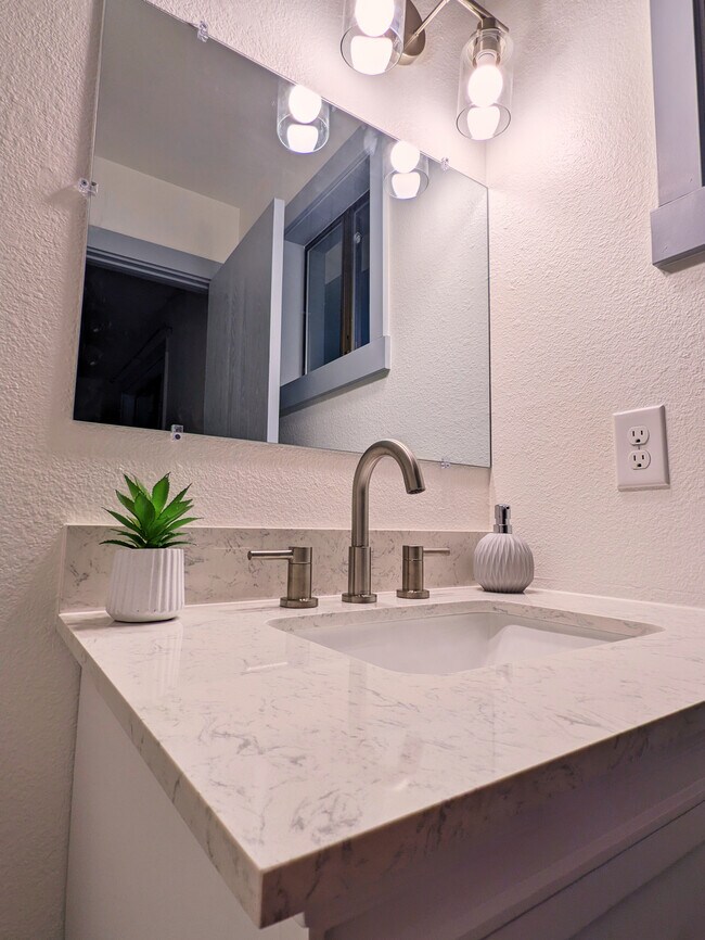 Foto del edificio - 1325 E Syringa Dr