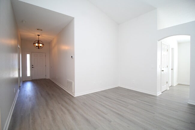 Foto del edificio - Coming March 14th — Stunning 4-Bed, 2-Bath Sunset Estates Home with Open-Concept Living, Chef’s K...