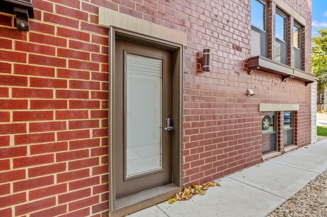 Building Photo - 6223 N Albany Ave