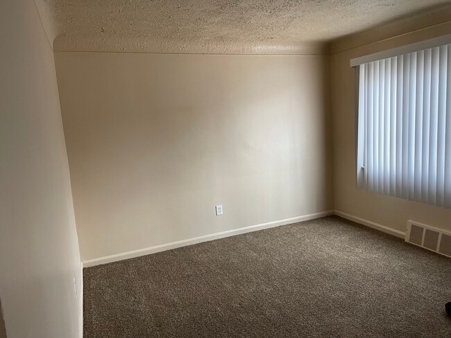 Building Photo - 318 Russell St