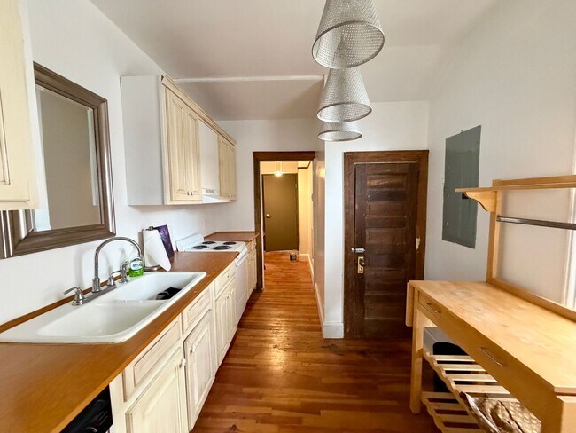 Building Photo - richland1706