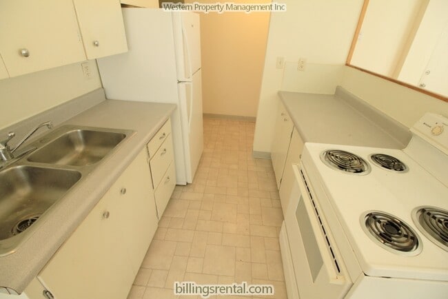 Kitchen - 711 Avenue B