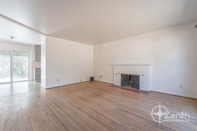 Foto del edificio - 606 SE 102nd Ave