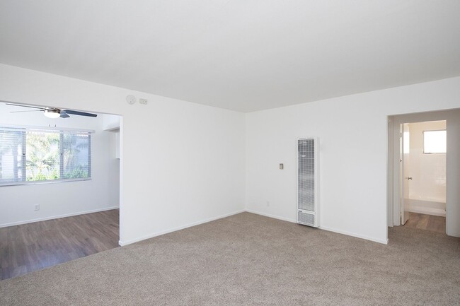 Building Photo - La Jolla / Village Area - Upstairs One Bedroom in the Village!