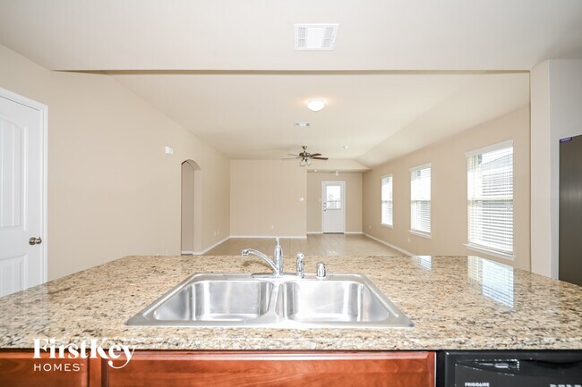 Foto del edificio - 961 Corbitt Ln