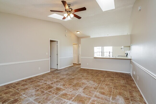 Building Photo - 4332 SW 6th Pl