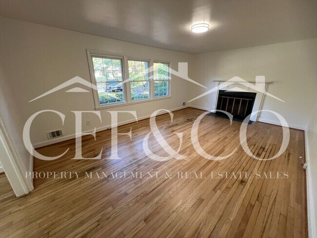 Building Photo - 220 Greengate Ln