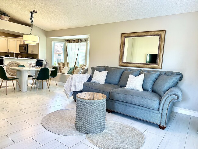 Building Photo - 1120 N Val Vista Dr