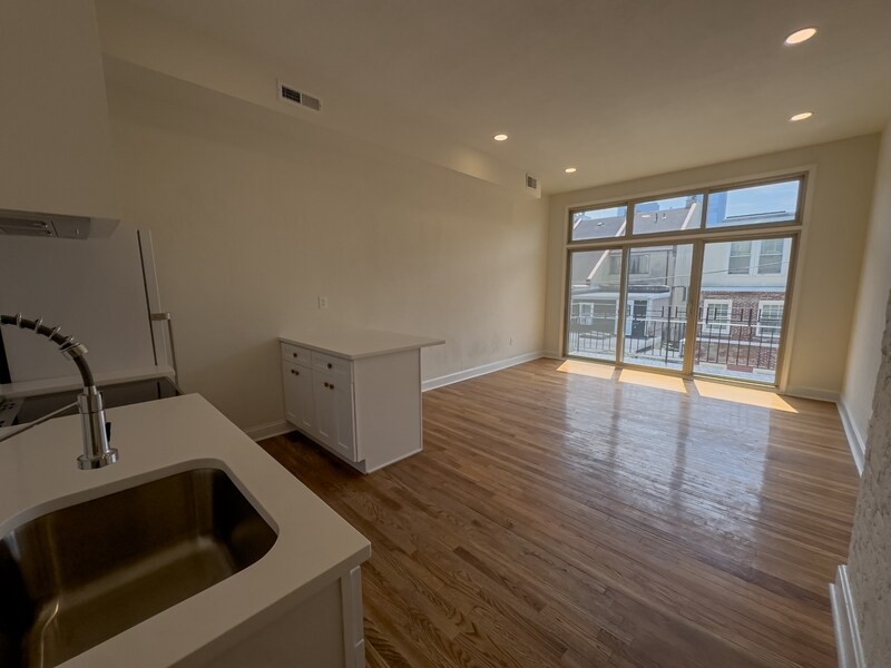 Photo - 1934 Green Street - 2FL