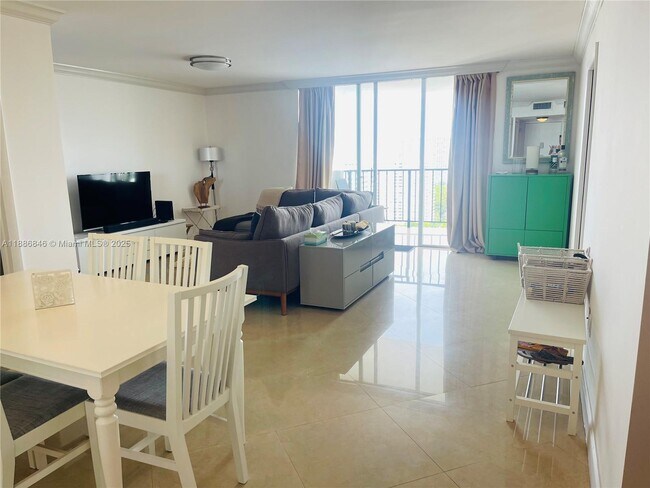 Foto del edificio - 2750 NE 183rd St