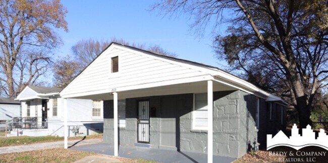 Building Photo - 2108 Curry Ave