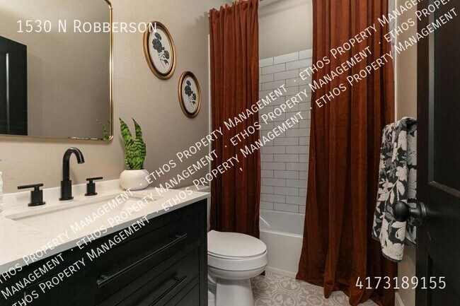 Foto del edificio - 1530 N Robberson Ave