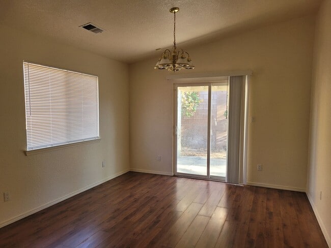 Foto del edificio - NW 4 Bedroom 2.5 Bath Home Available now!