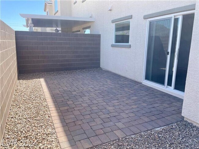 Foto del edificio - Brand New 4 Bedroom Townhome-Sunrise Manor