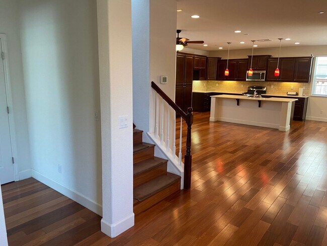 Foto del edificio - Folsom 4 bdrm, 3 bath near Folsom HS