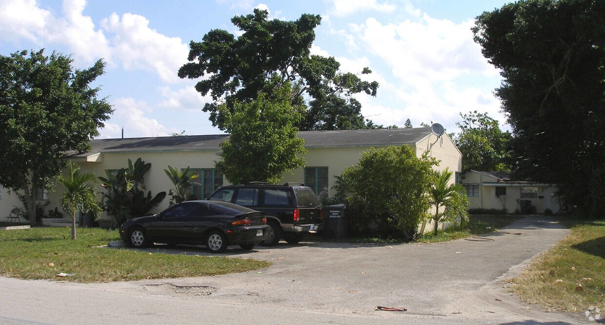 Foto principal - 2420 Lincoln St