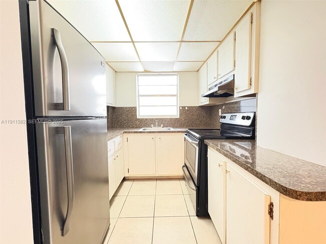 Foto del edificio - 725 NE 4th St