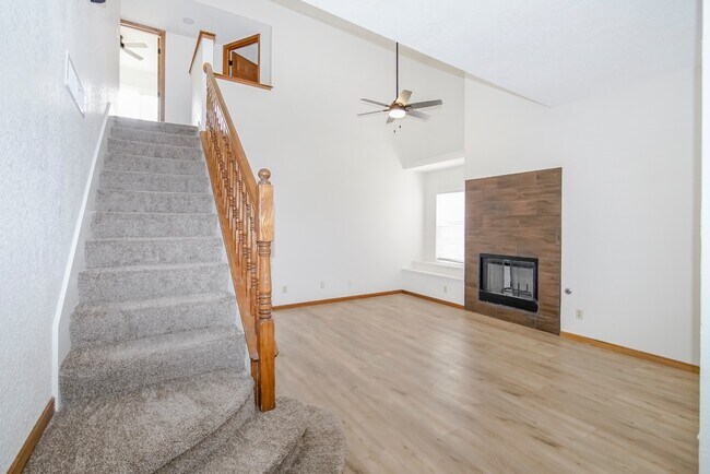 Building Photo - 929 Totonaca Ln