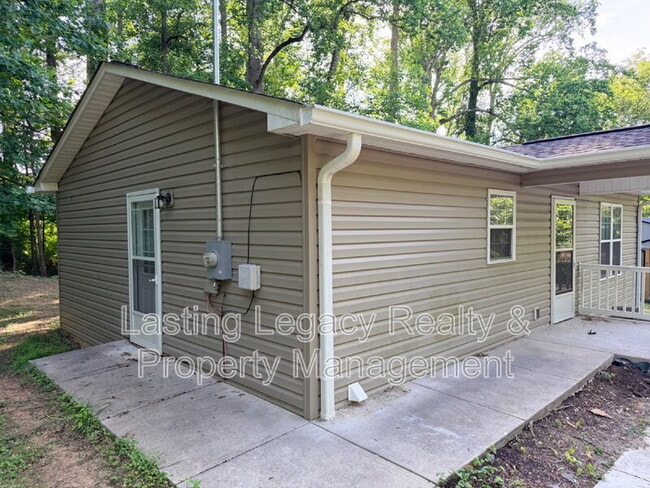 Building Photo - 134 Spruce St