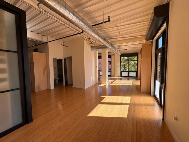 Building Photo - 1360 Walnut St