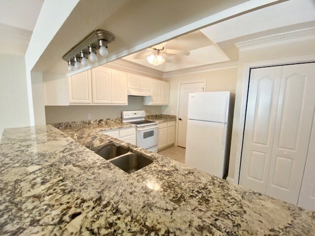 Building Photo - 230 Huntington Pointe Dr