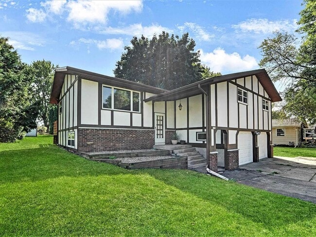 Building Photo - 5131 Lakewind Dr