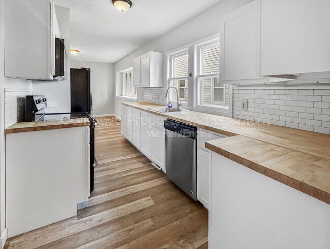 Foto del edificio - 729 Crescent St NE