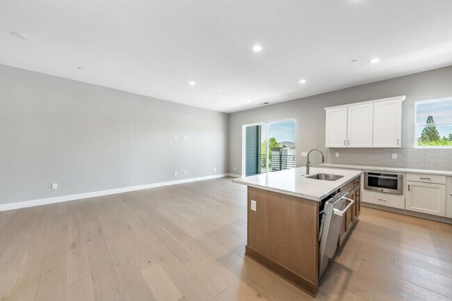 Foto del edificio - Move-In Special: Receive 50% off your first full month’s rent when you lease this home and move i...