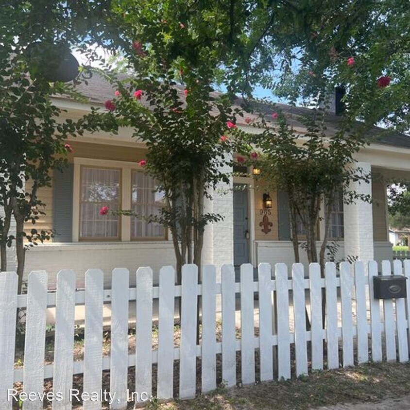 Primary Photo - 3 br, 1.5 bath House - 965 Selma St.