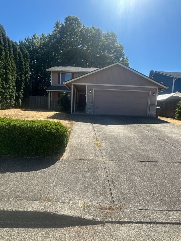 Foto principal - Two Story Home in East Vancouver!