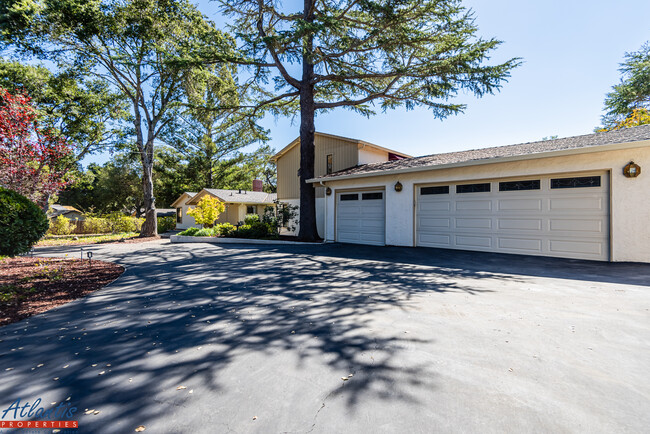 Building Photo - 19040 Sunnyside Dr