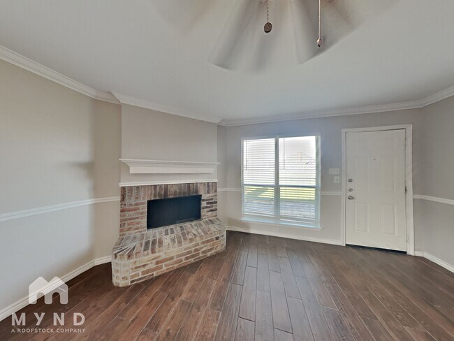 Building Photo - 421 Pin Oak Ln