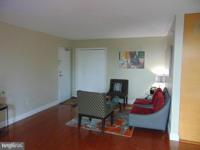 Building Photo - 506 S Van Dorn St