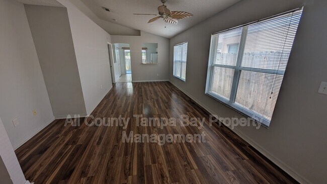 Foto del edificio - 6047 White Sails Dr