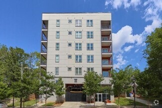 Building Photo - 525 Parkway Dr NE