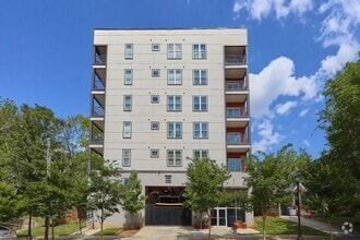 Building Photo - 525 Parkway Dr NE